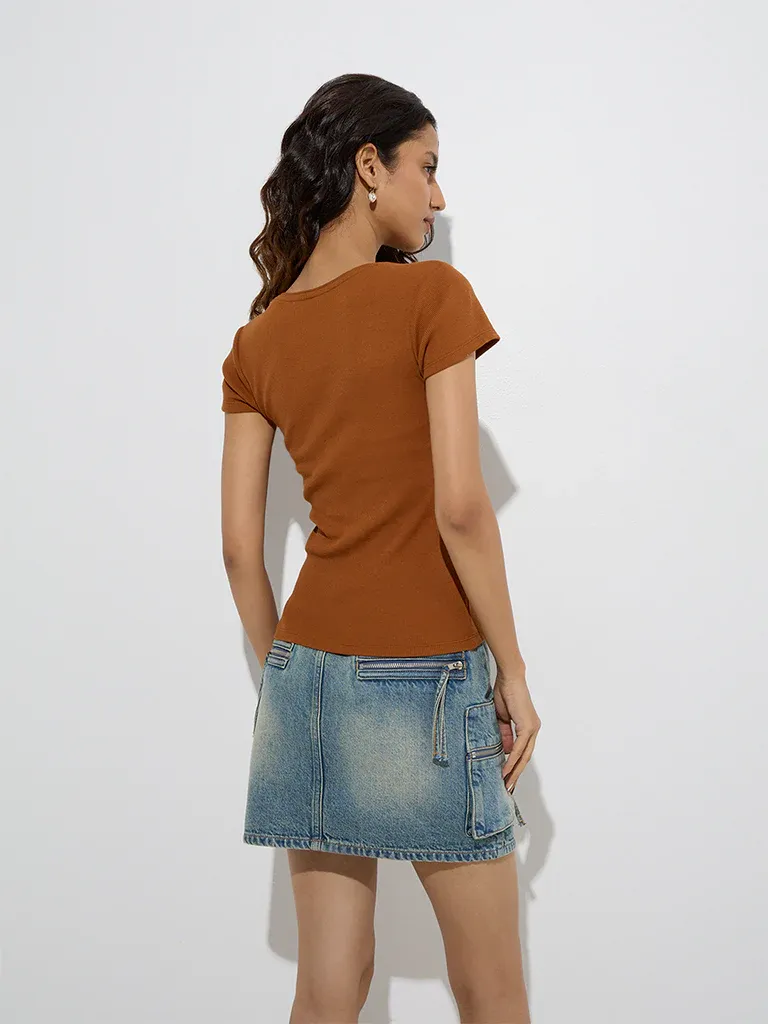Women’s Ginger-Brown Scoop Neck Fitted T-Shirt - Image 3