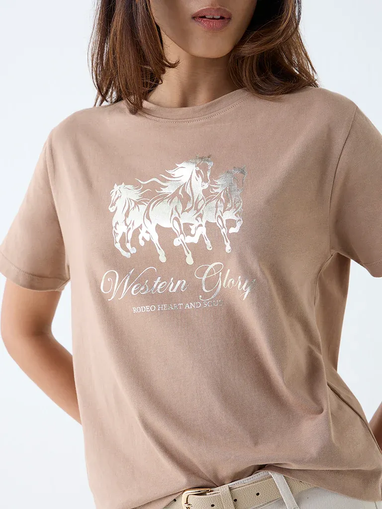 Women’s Taupe “Western Glory” Graphic T-Shirt - Image 3