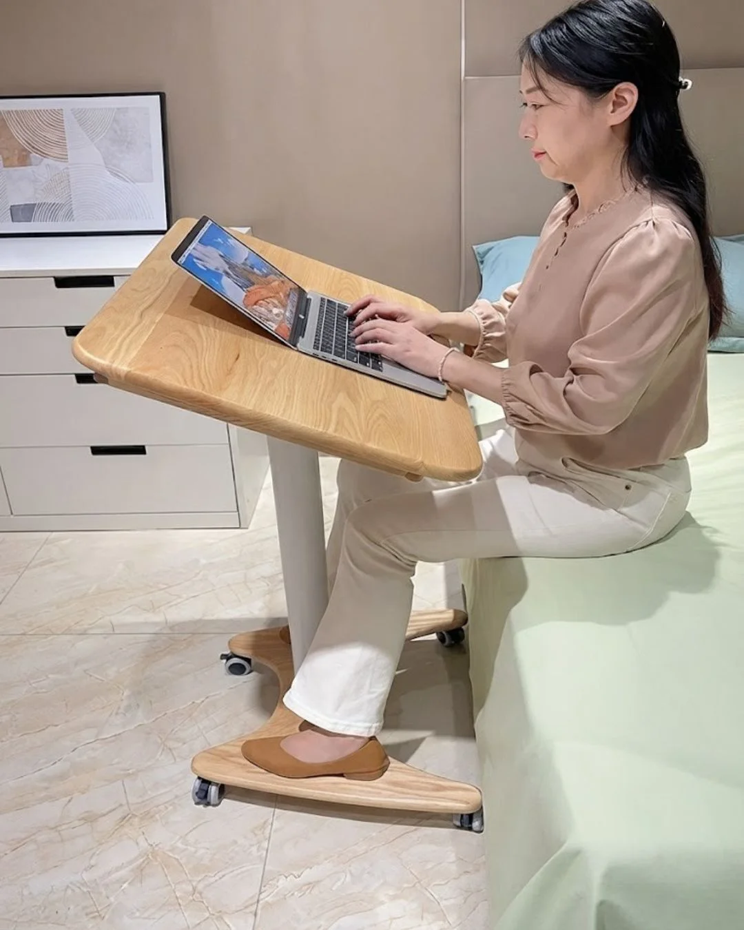 Height-Adjustable Rolling Laptop Table / Overbed Desk