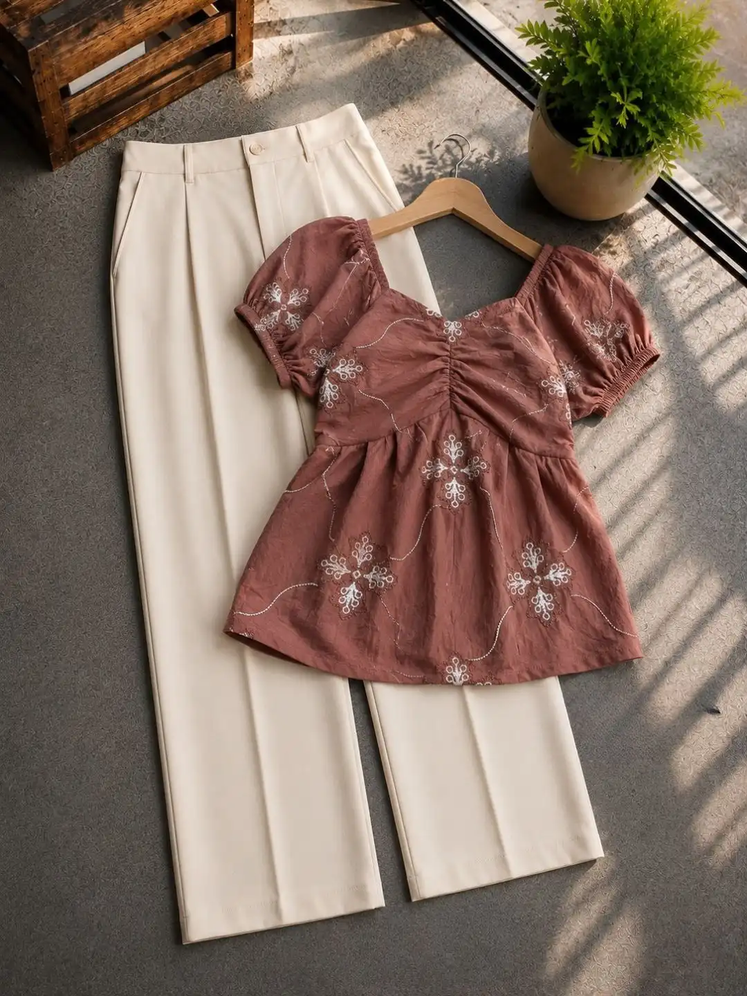 Short Puff-Sleeve Embroidered Peplum Top with High-Waisted Tailored Trousers Set - Image 3