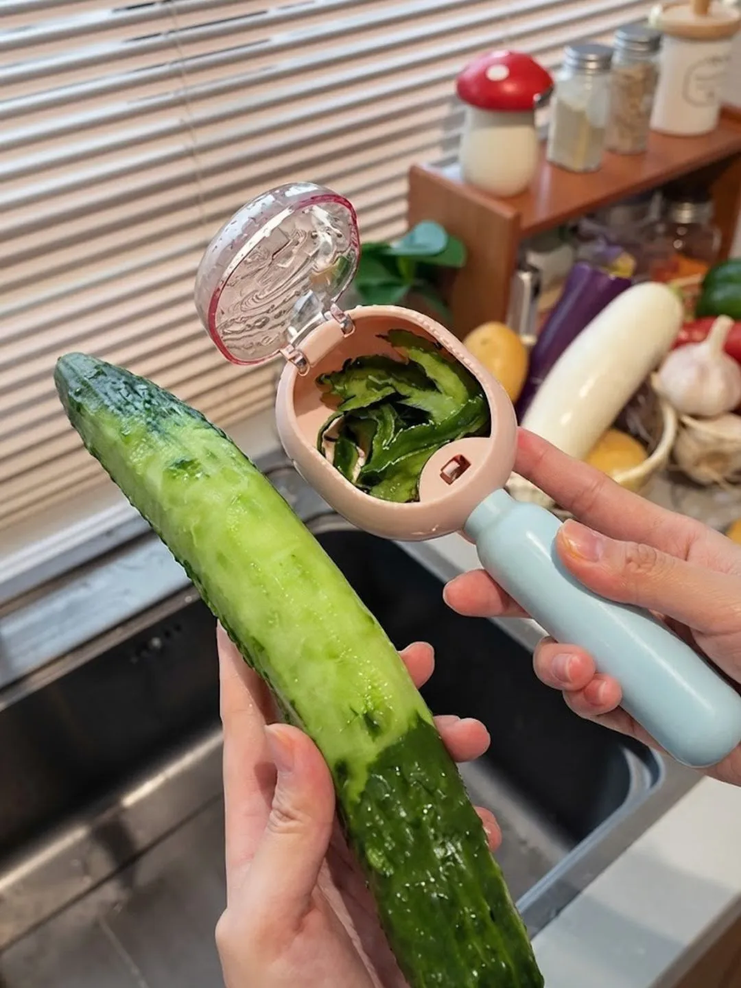 Storage Peel & Store Vegetable Peeler - Image 2