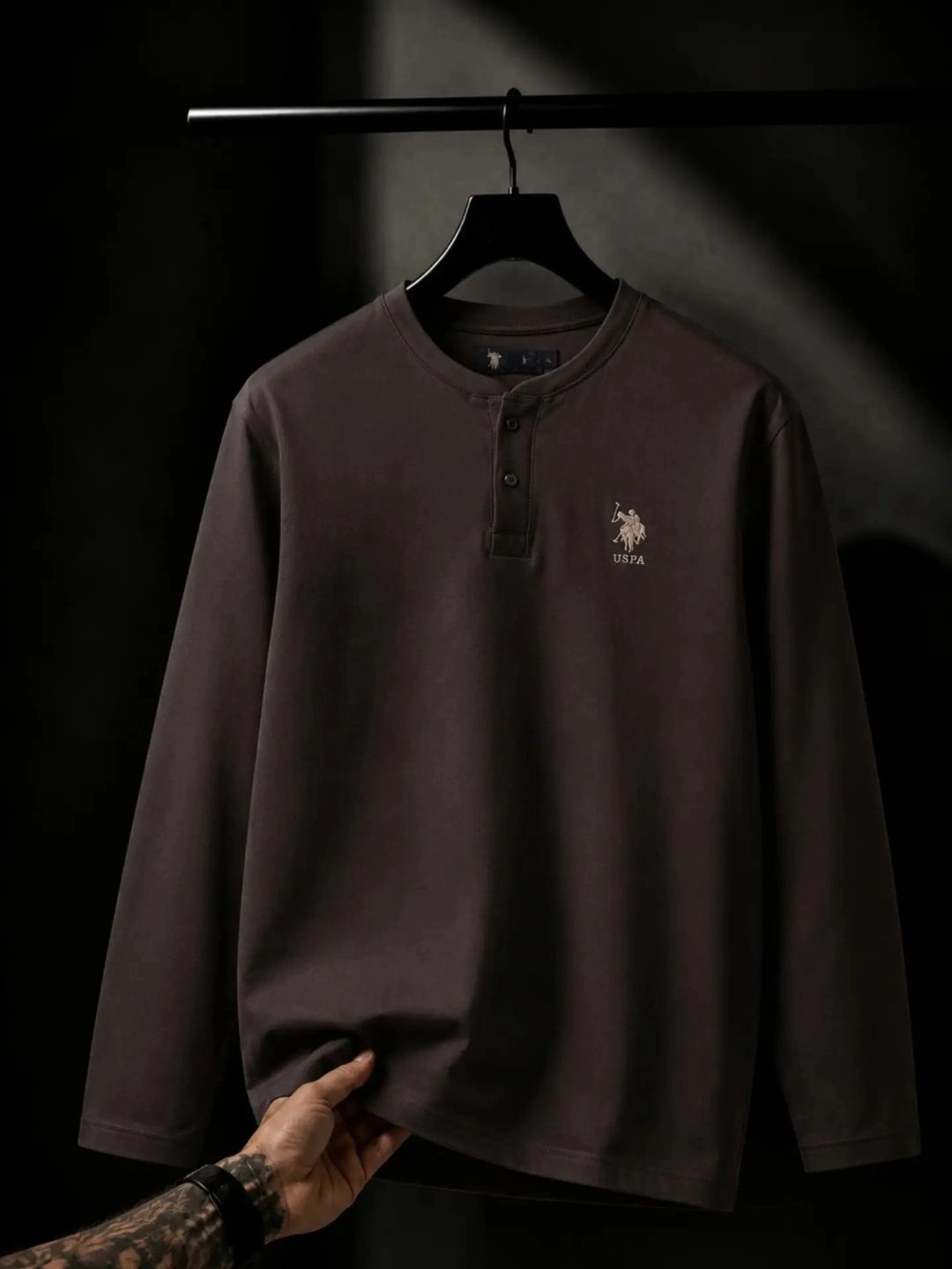 Two-Tone Minimalist Sweatshirt - Image 4