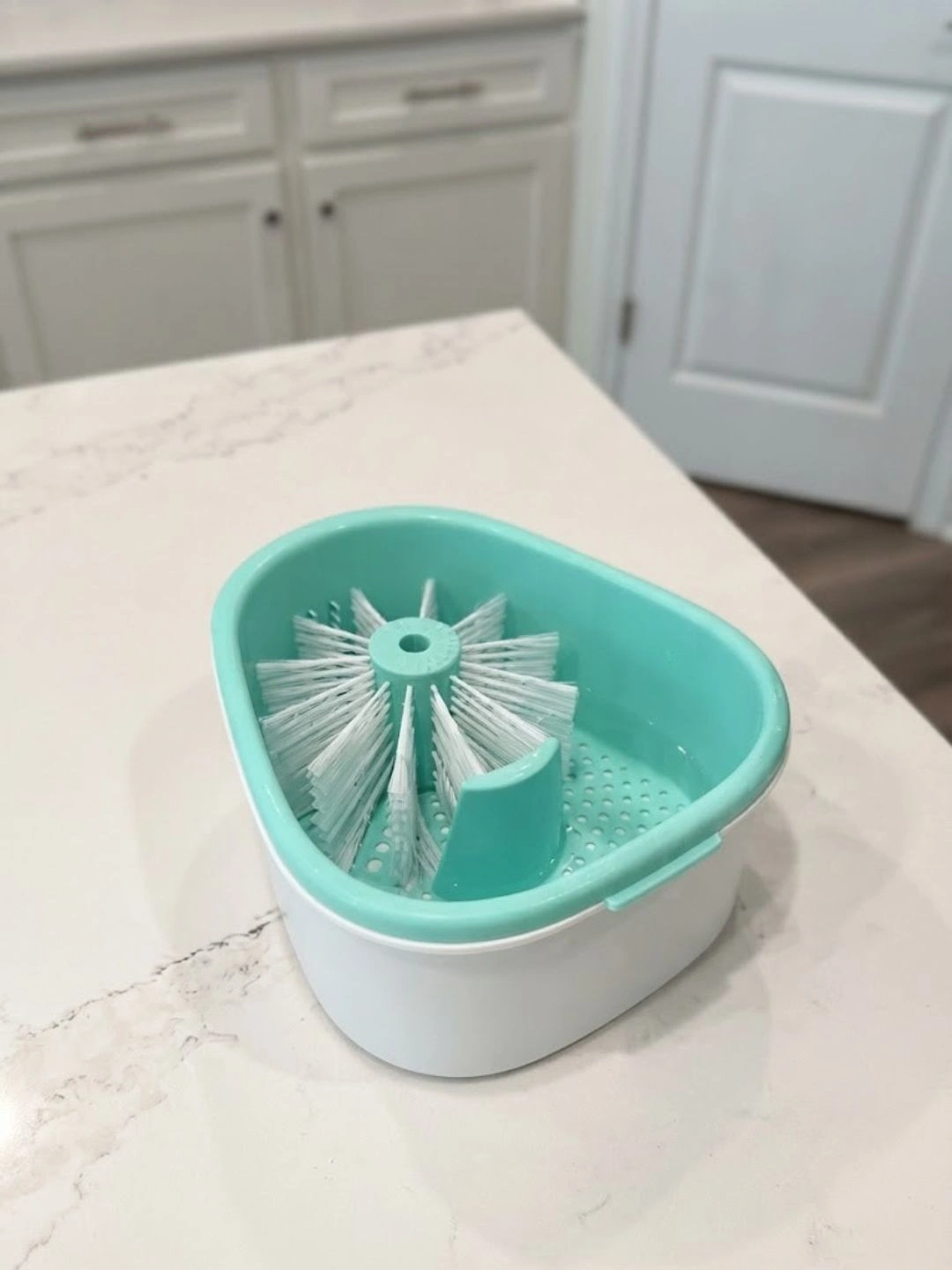 Multi-Functional Fruit and Vegetable Washing Basket with Rotary Brush Spinner - Image 2