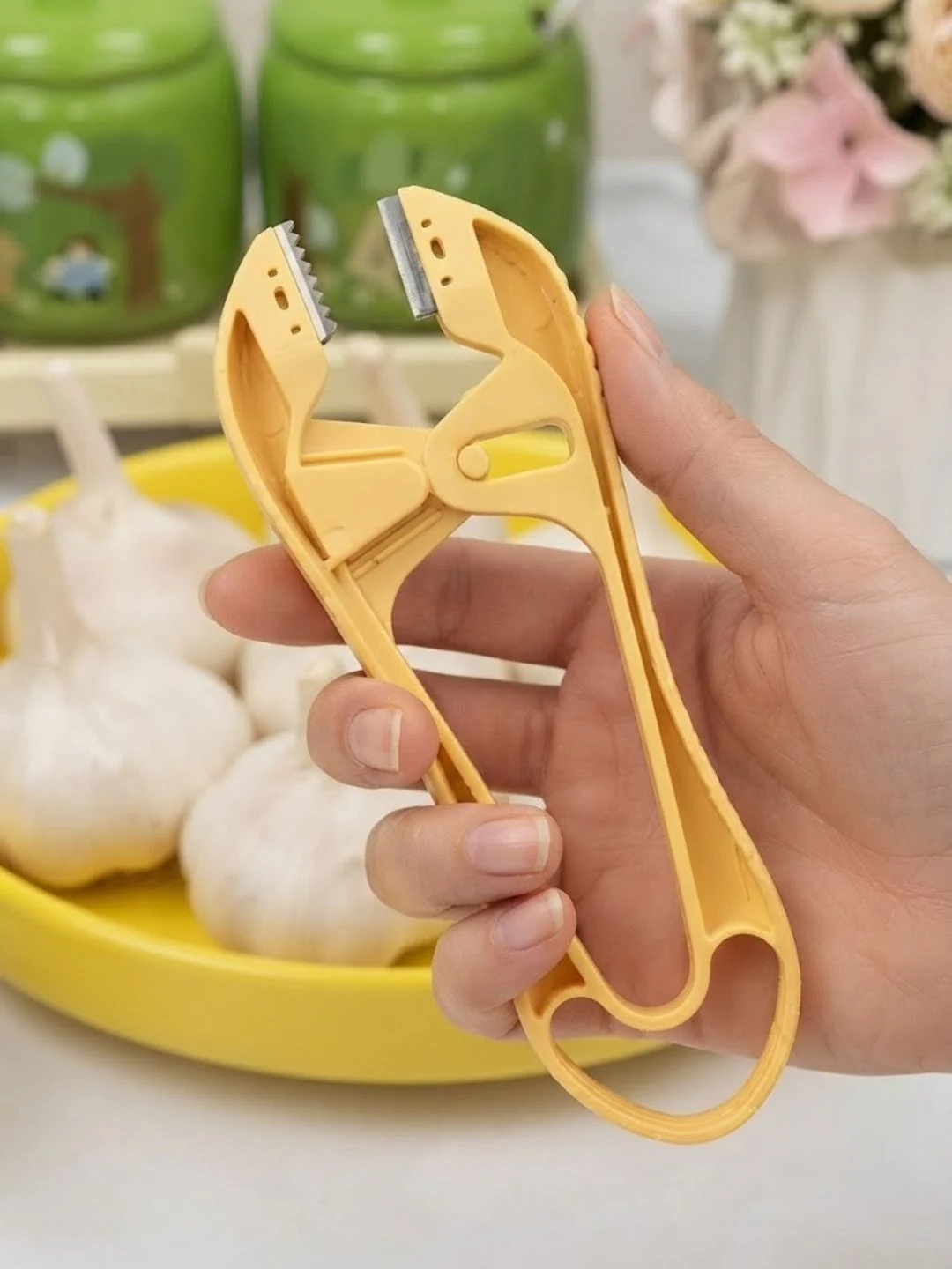 Handheld Garlic Peeler Tool