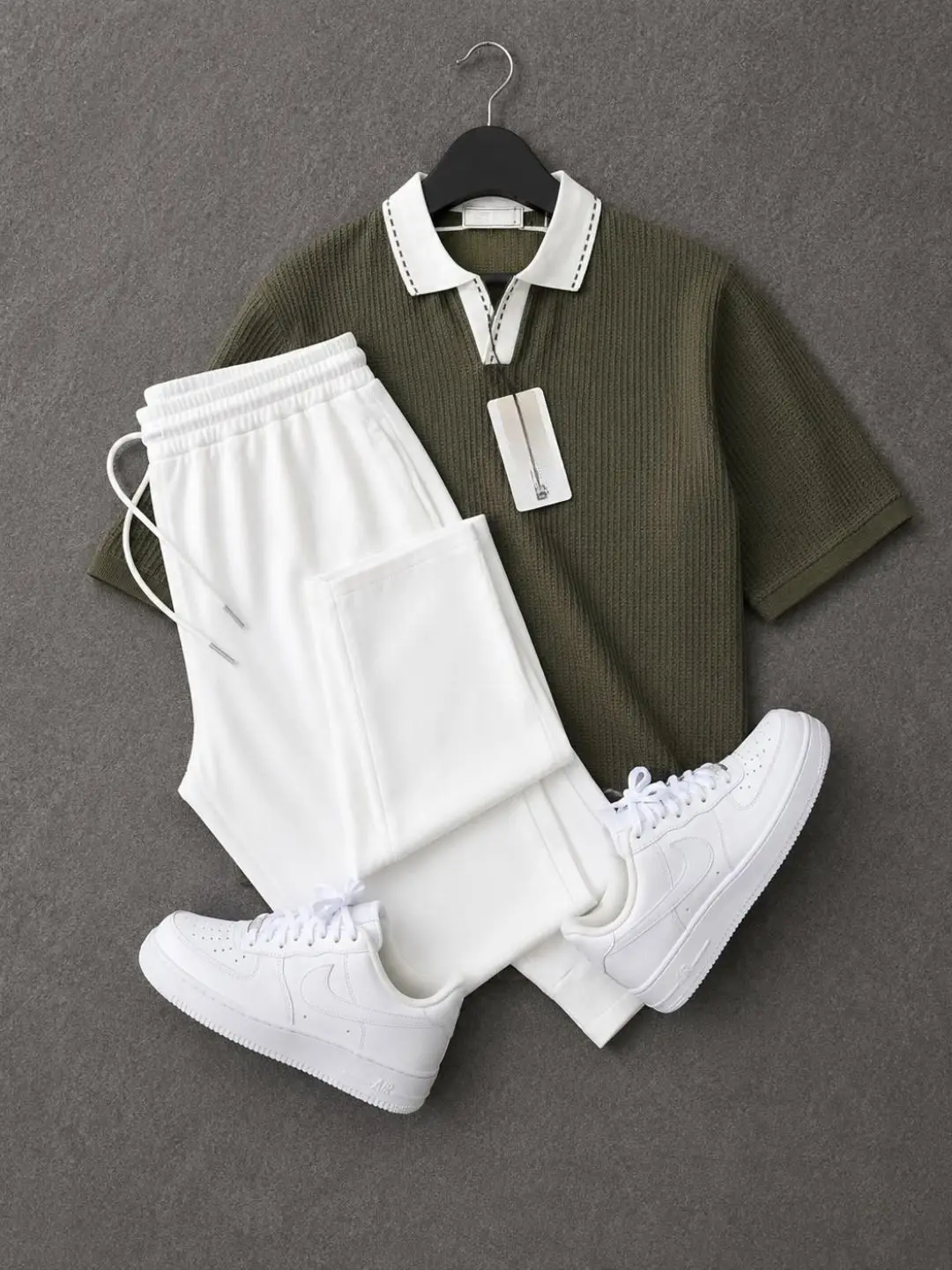 Short-Sleeve Knit Polo T-shirt with Contrast Stitched Collar and Matching Joggers Set - Image 3