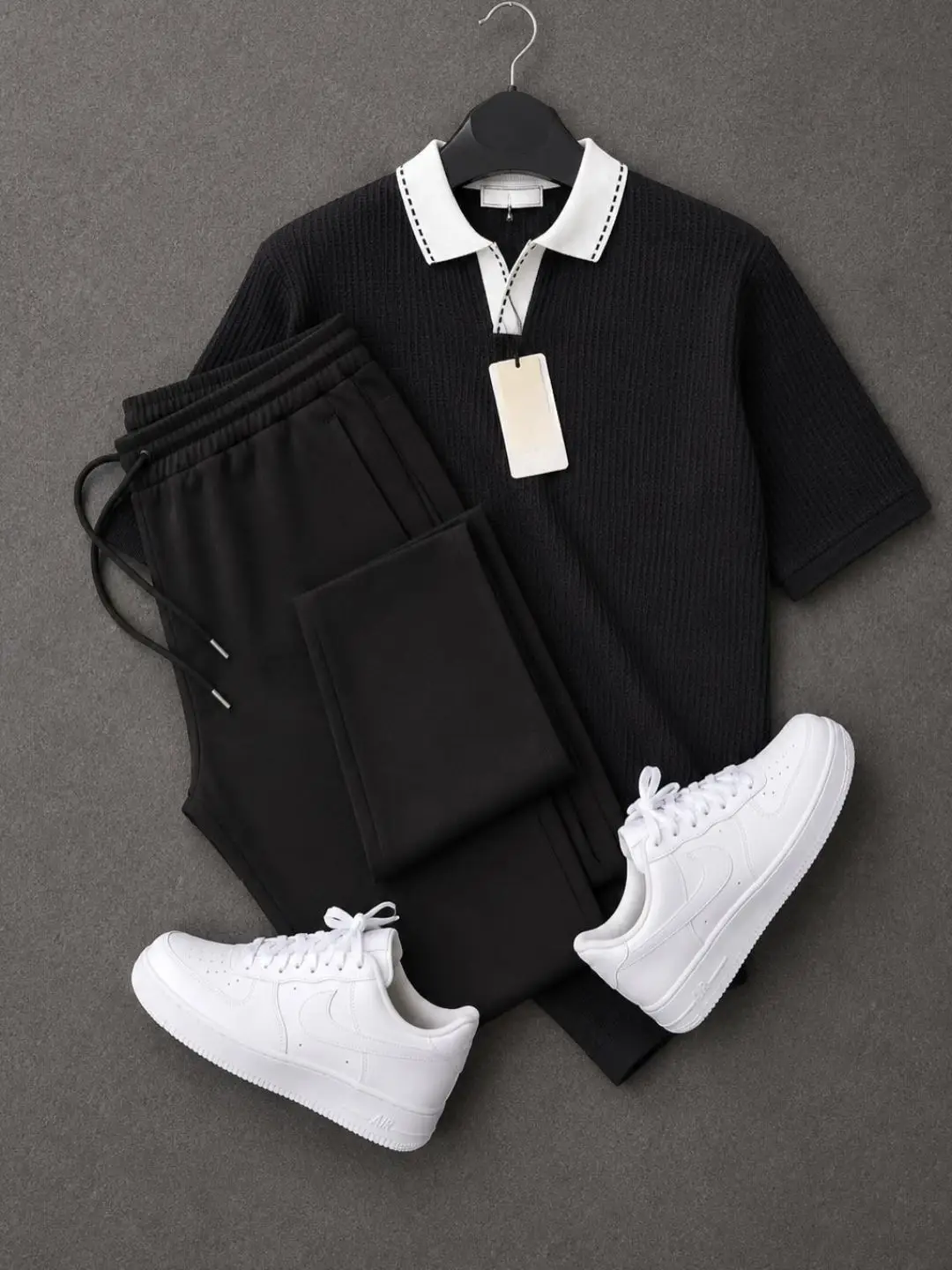 Short-Sleeve Knit Polo T-shirt with Contrast Stitched Collar and Matching Joggers Set - Image 4