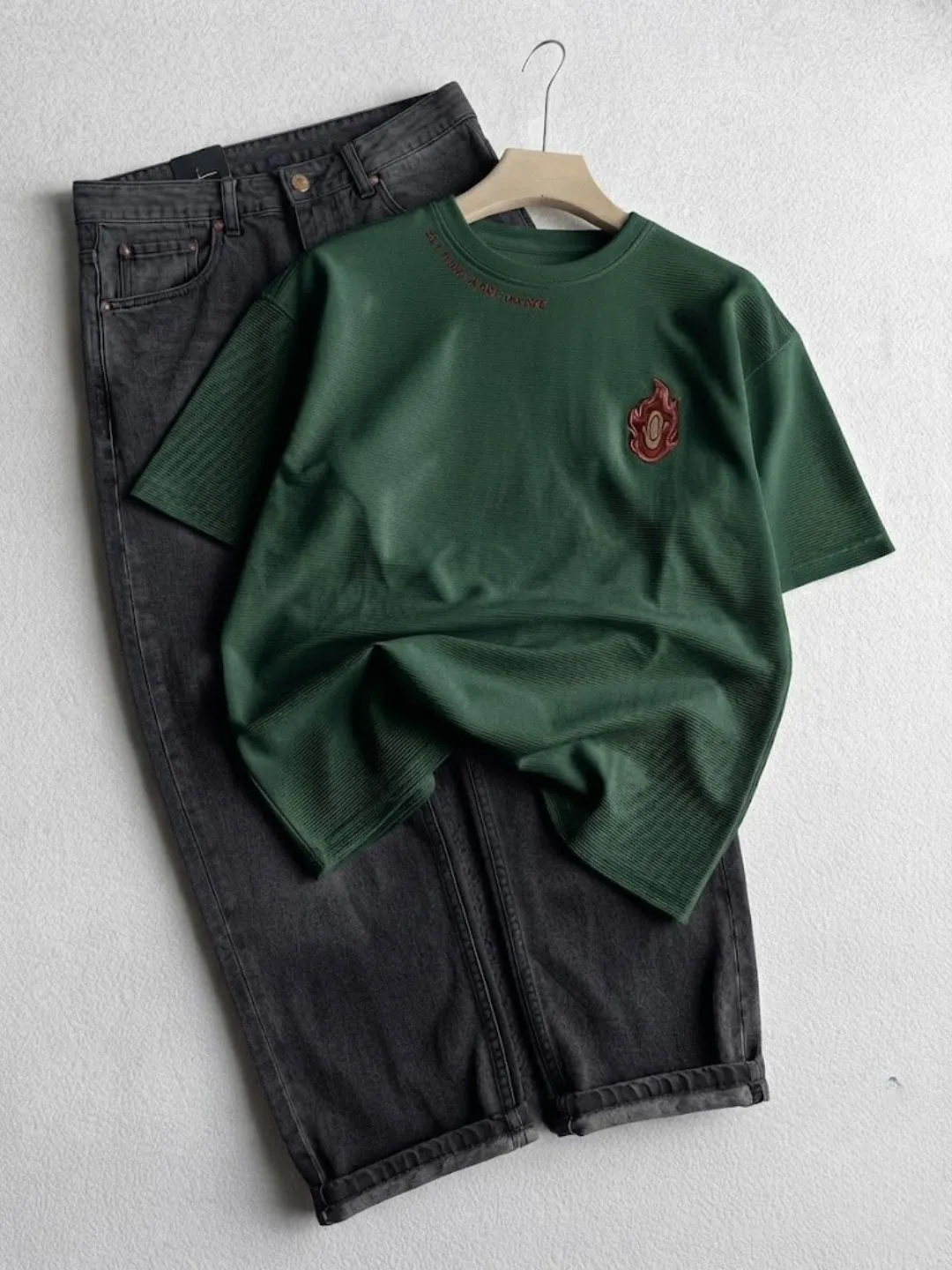 Men Short-Sleeve Contrast Panel T-Shirt with Relaxed Denim Trousers Combo - Image 3