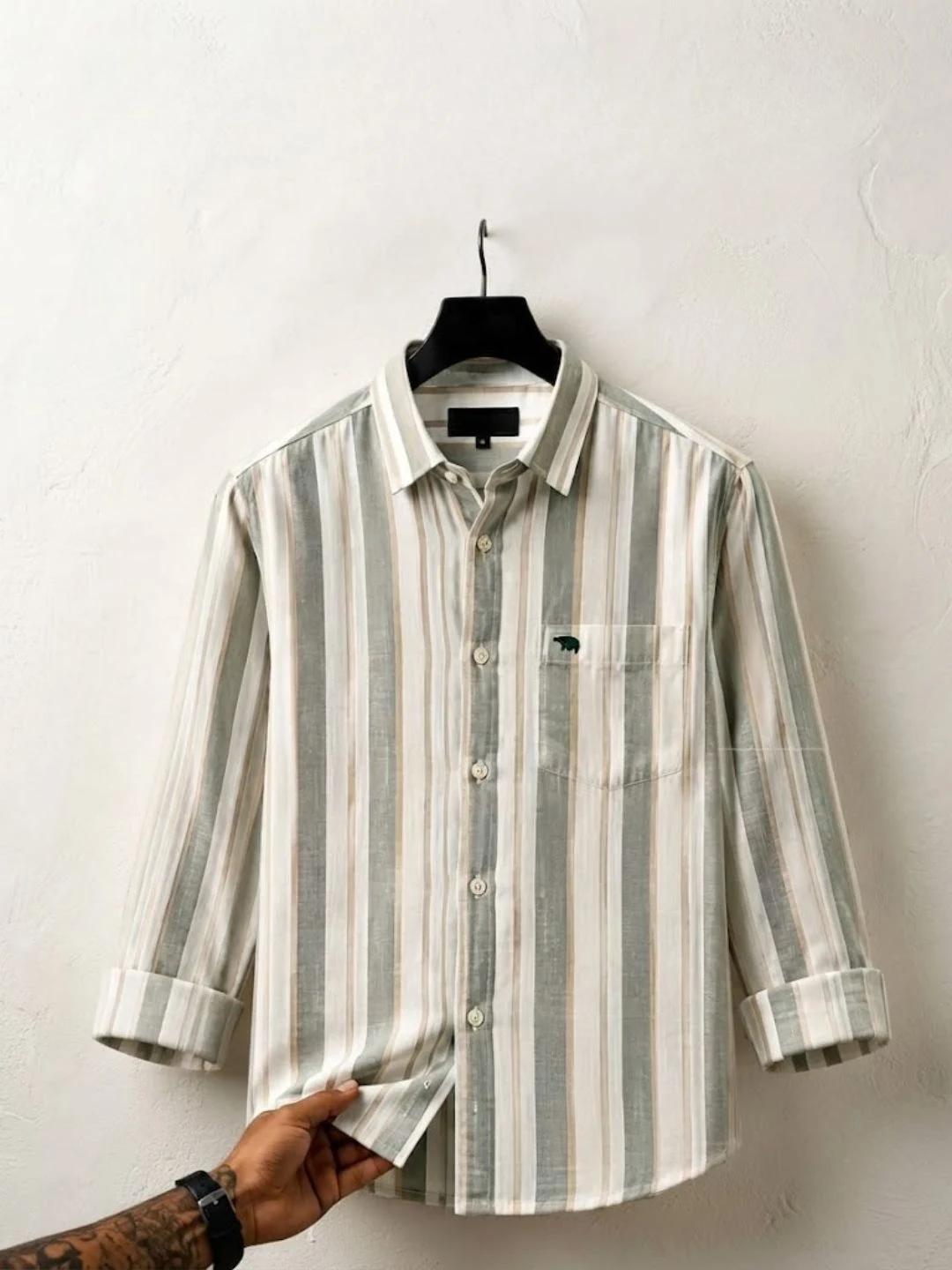 Men Vertical Striped Button-Down Shirt with Chest Pocket