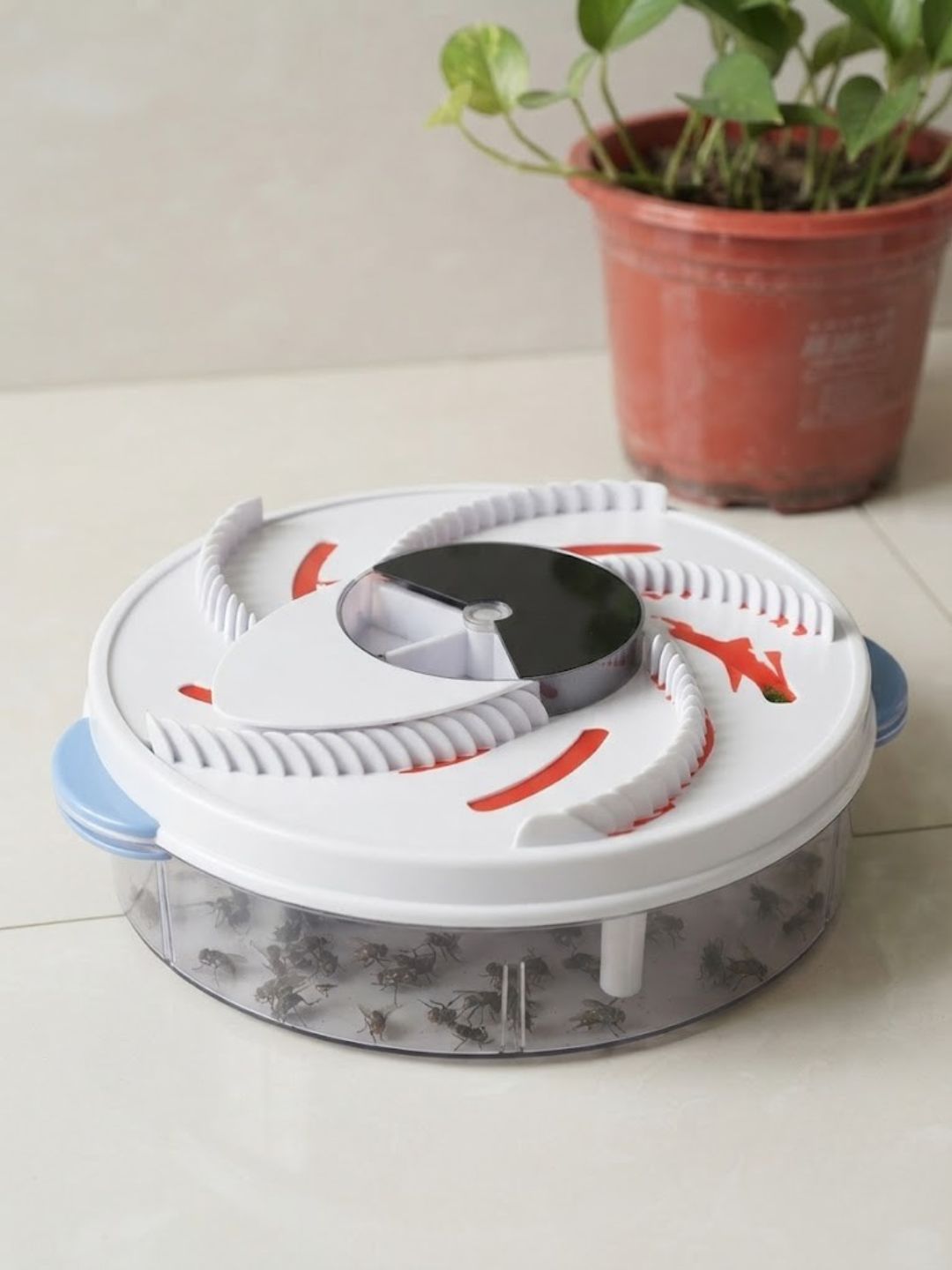 Automatic Rotating Fly Trap
