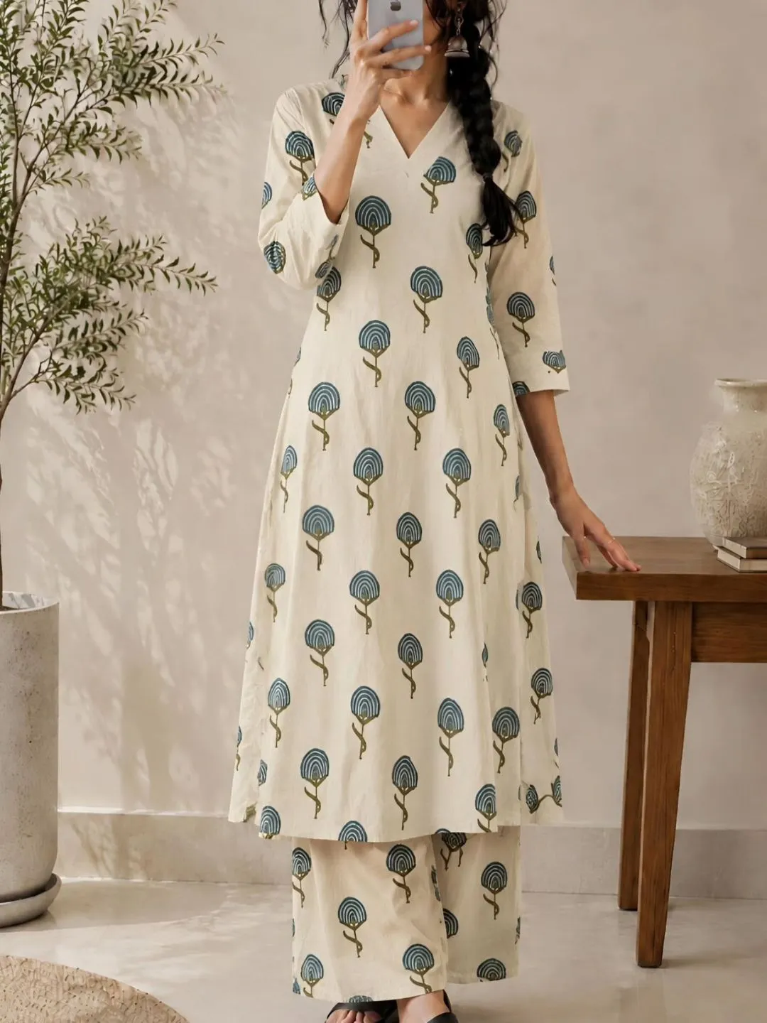 Three-Quarter Sleeve Embroidered Bow Motif Kurta with Matching Palazzo Trousers Set - Image 4