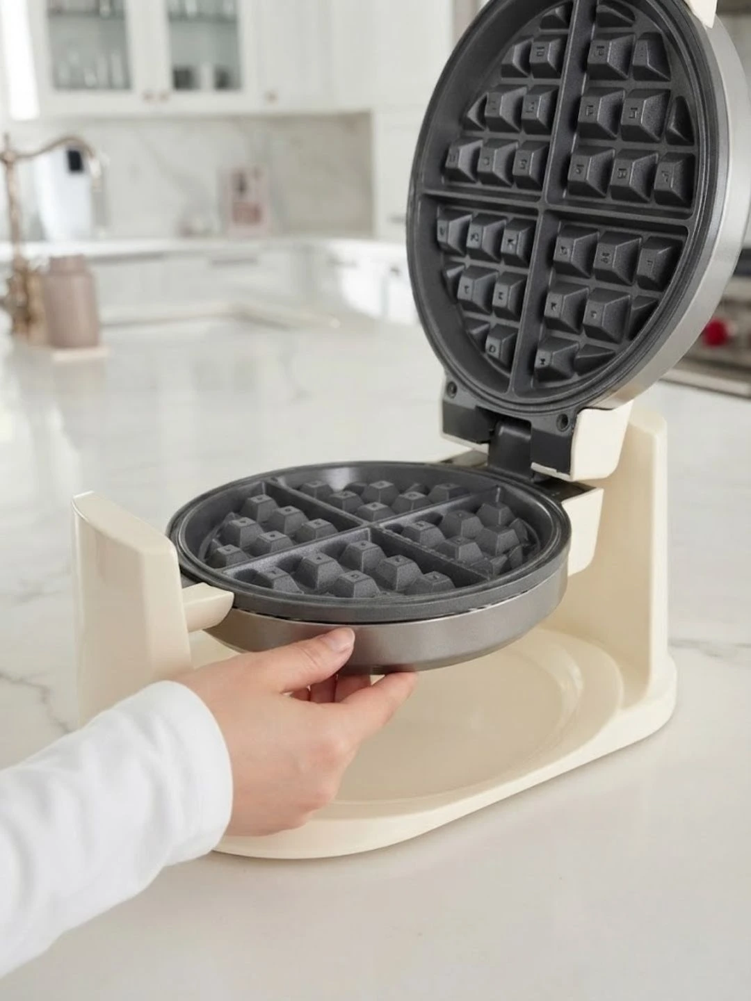 Rotating Belgian Waffle Maker