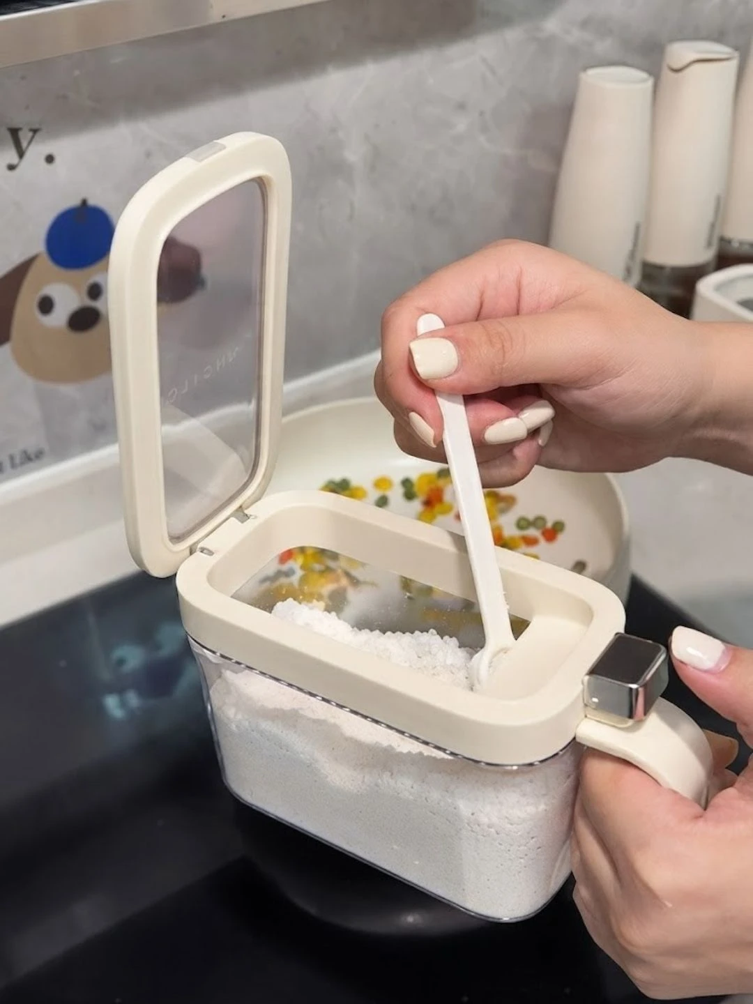 Handheld Seasoning Container with Measuring Spoon