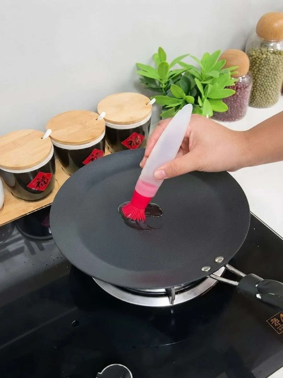 Squeeze Bottle Oil Dispenser with Silicone Brush - Image 2
