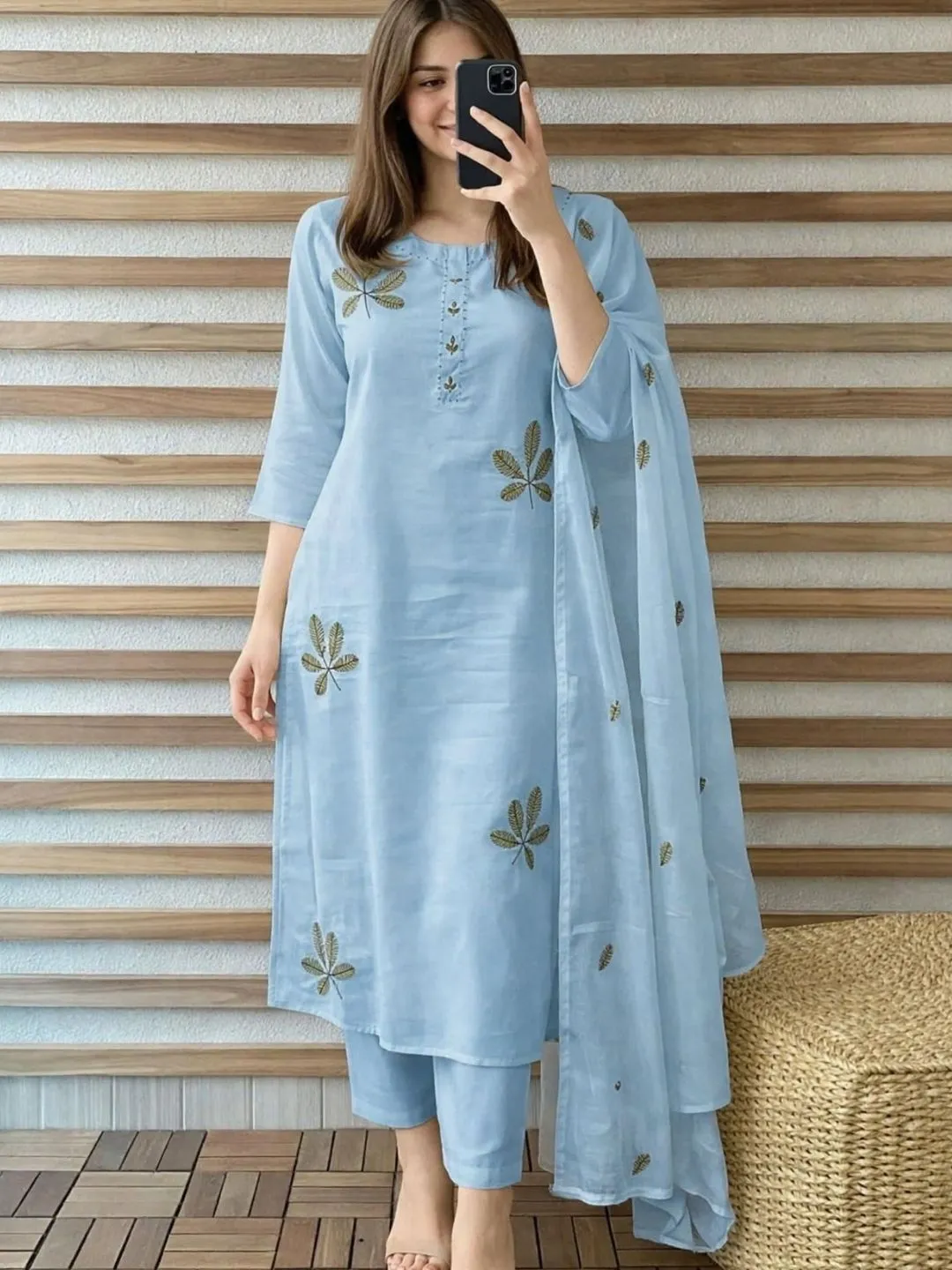 Ivory Leaf-Motif Embroidered Kurta Set with Matching Dupatta - Image 4